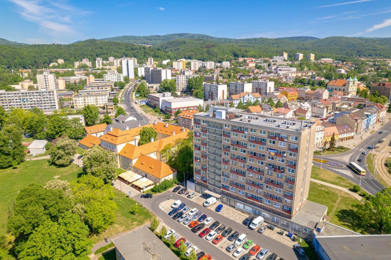 Apartmány a Studia Zámecký park Litvínov Exterior foto